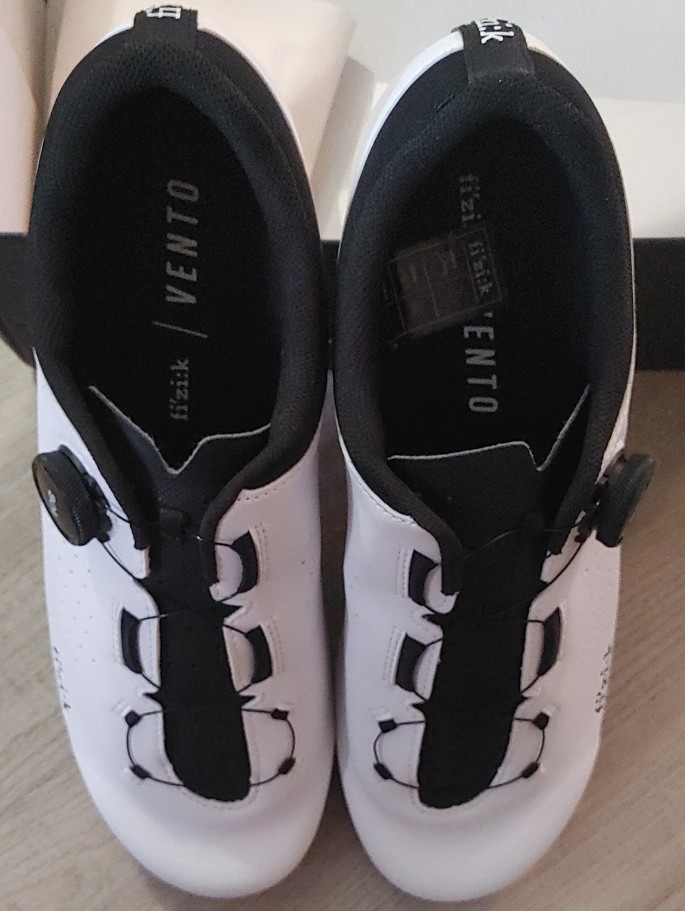 NEW Fizik Vento Omna Road Cycling Shoes - NIB White/Black - Size EUR 44.5 / US M